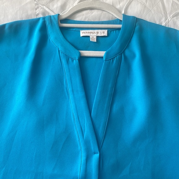 Wanna B Me Medium Aqua Blue Women’s Top - Picture 4 of 9